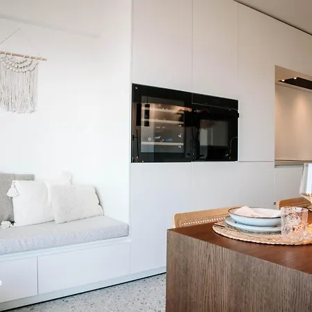 Appartement Stijlvol Met Terras En Panoramisch Zeezicht
