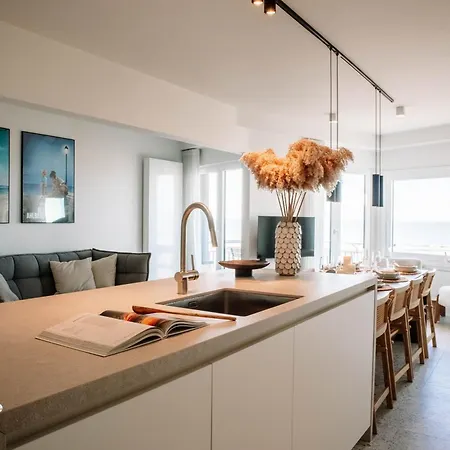 Stijlvol Met Terras En Panoramisch Zeezicht Appartement